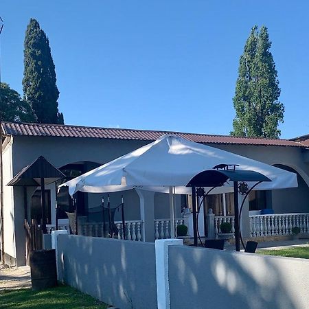 Mini Hotel Amra Pizunda Bagian luar foto