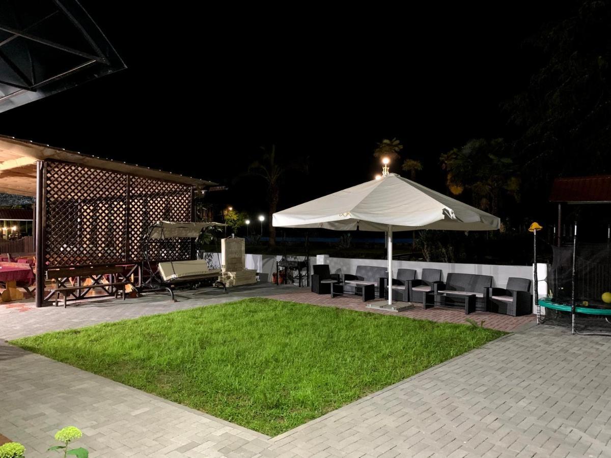 Mini Hotel Amra Pizunda Bagian luar foto